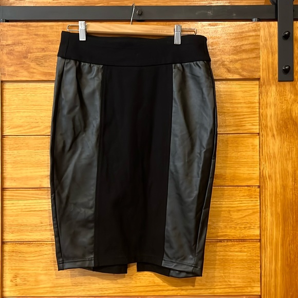 Black faux leather pencil skirt - Picture 1 of 4